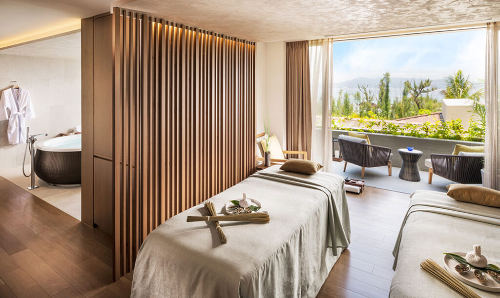 ハレクラニ沖縄のルームサービスメニューはリゾート感満載 部屋のおすすめはプレミアクラブオーシャンフロント 旅ソム 旅行のソムリエ