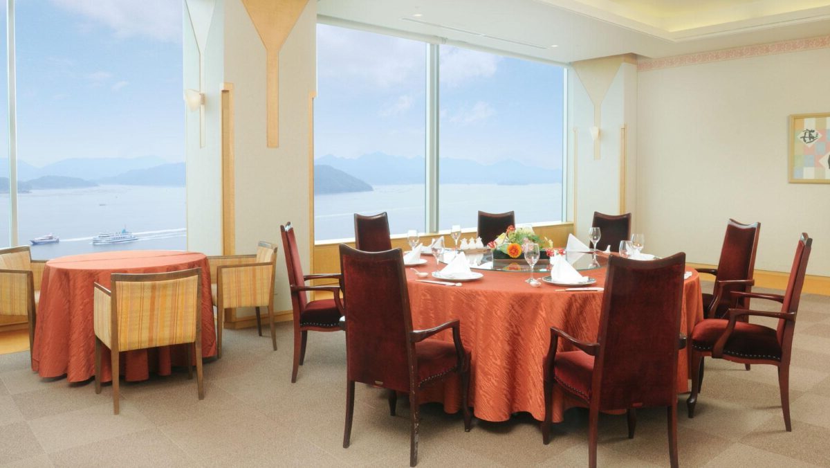 グランドプリンスホテル広島のルームサービスメニューに驚愕 部屋のお風呂がすごい 旅ソム 旅行のソムリエ