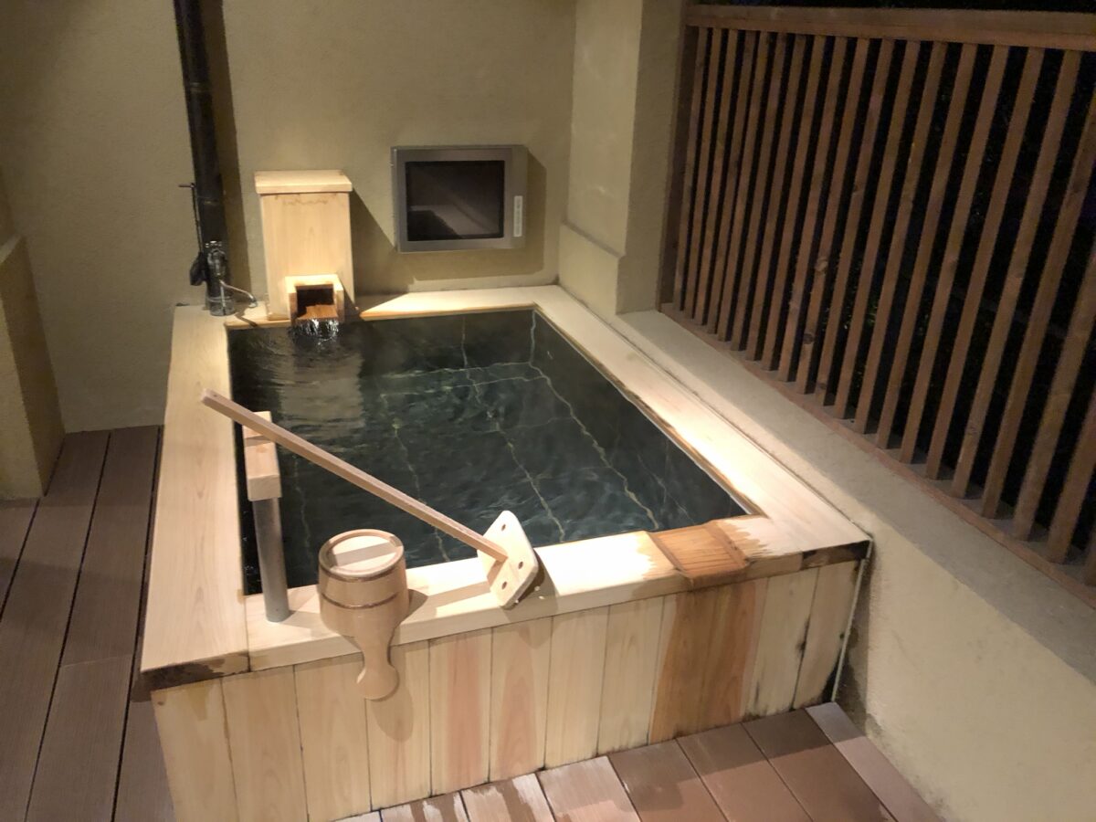 箱根翠松園の客室風呂