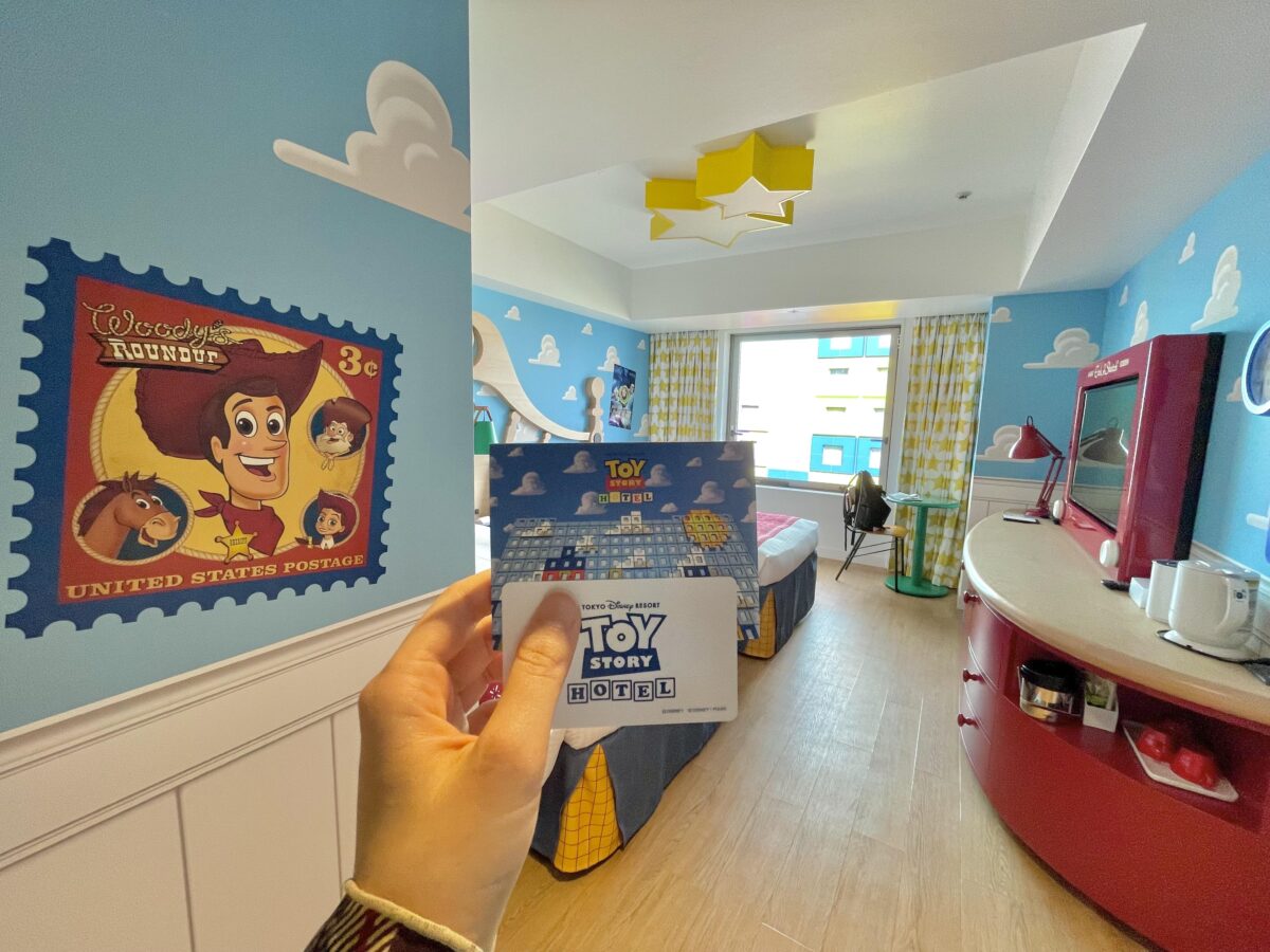 【祝日 阪神優勝セール】トイストーリー アンディ部屋の壁掛け時計 トイストーリー アンディ部屋のミッキー掛け時計 レプリカ